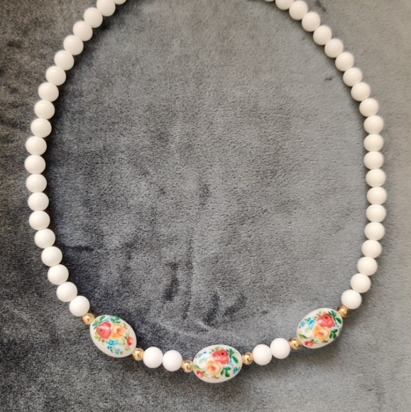 Vintage 80s flower beads necklace in EUC - Picture 4 of 8